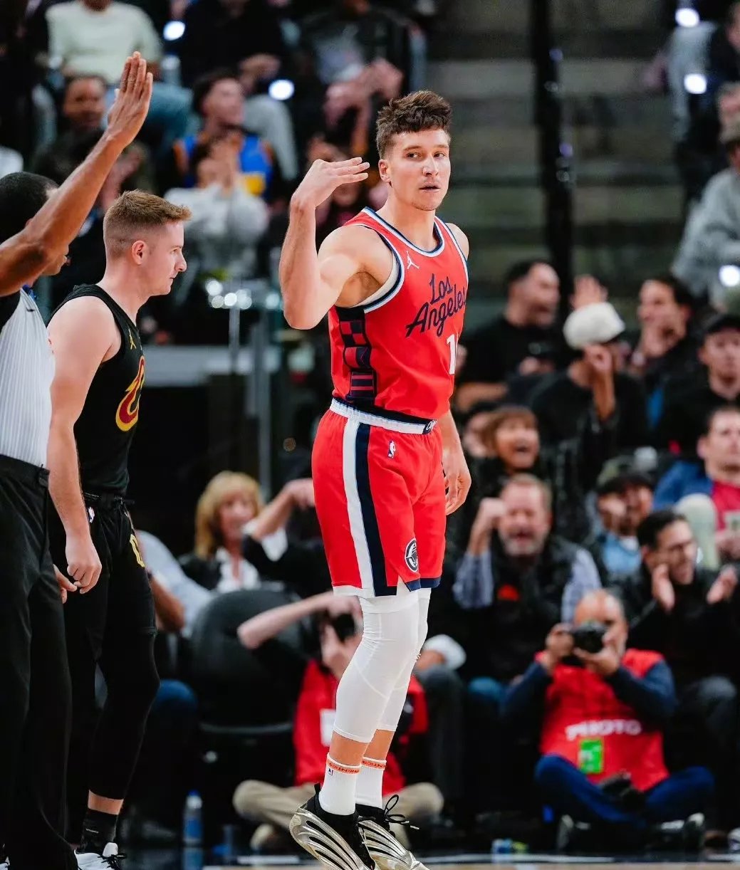 九游娱乐入口-快船惊险胜奇才，莱昂纳德决胜时刻爆发