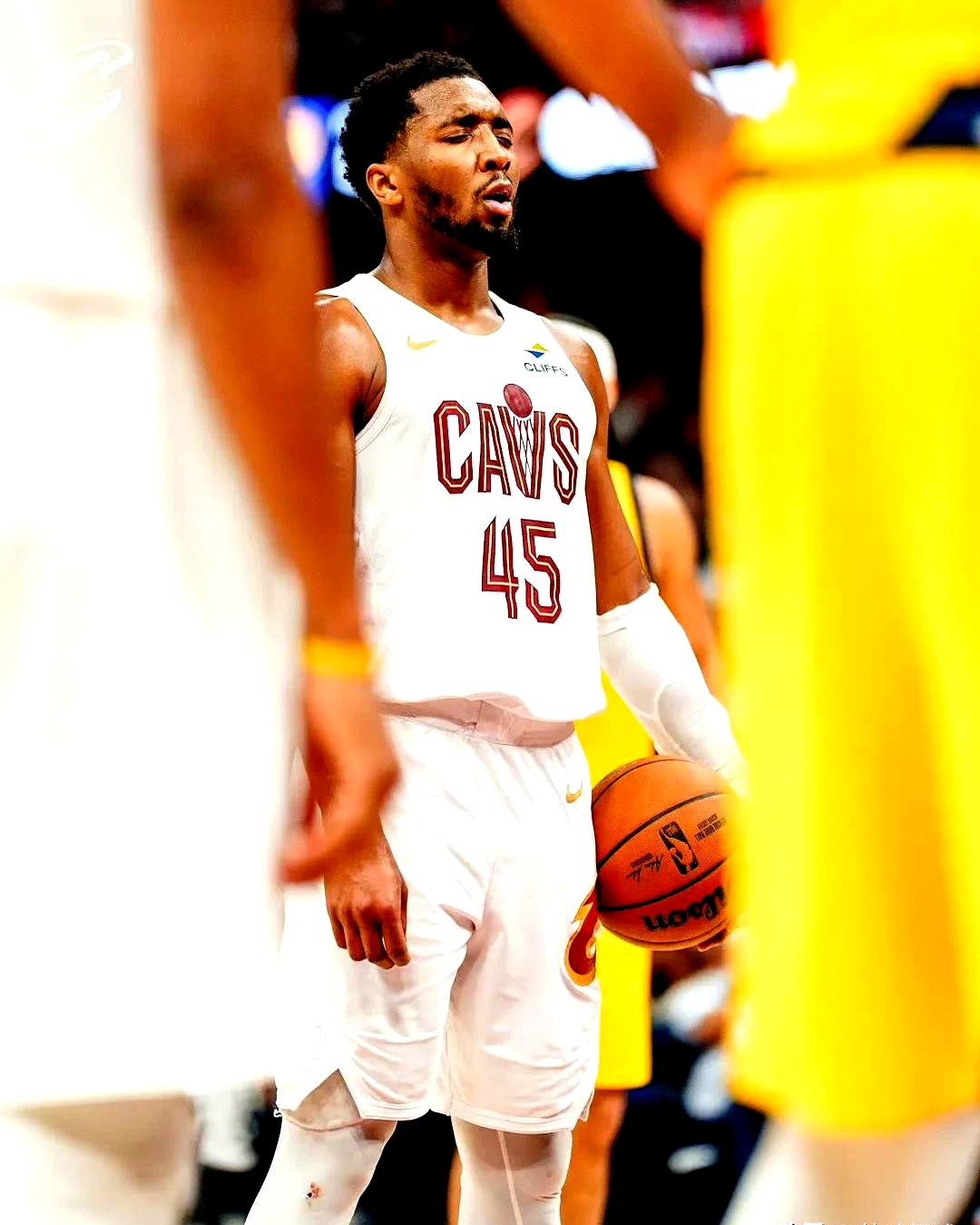 九游体育直播-米切尔入主首秀，爵士战胜黄蜂终结三连败