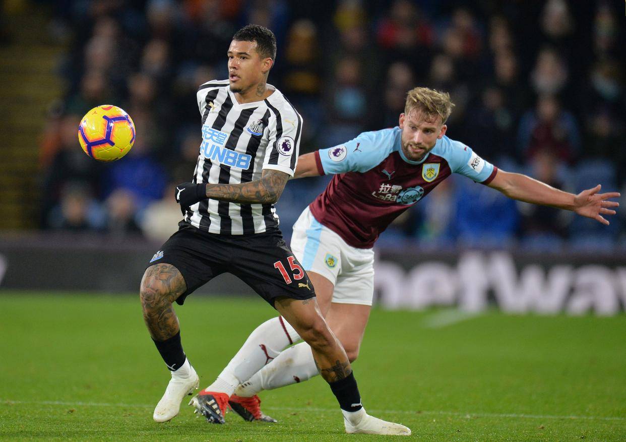 纽卡斯尔奋力反击,希望逆袭扳平比分的简单介绍 纽卡斯尔奋力反击,希望逆袭扳平比分的简单介绍