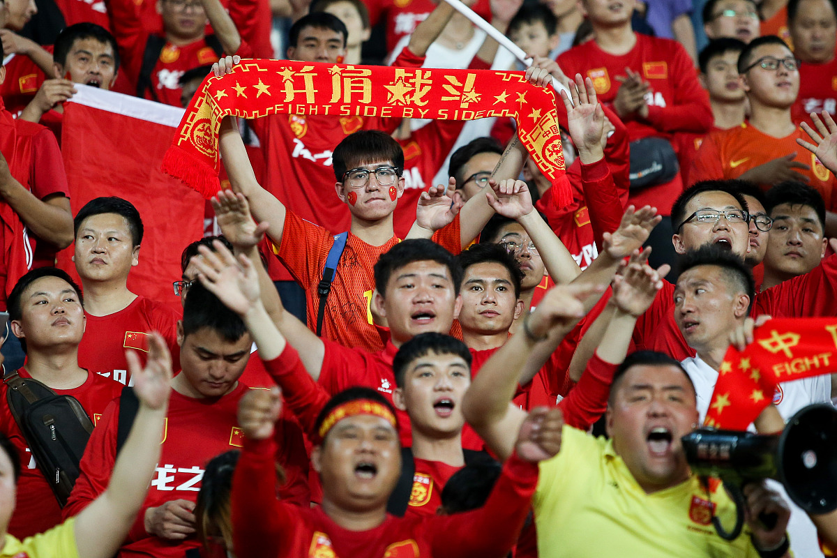 足球俱乐部迎来百年庆典,球迷共庆 足球俱乐部迎来百年庆典,球迷共庆