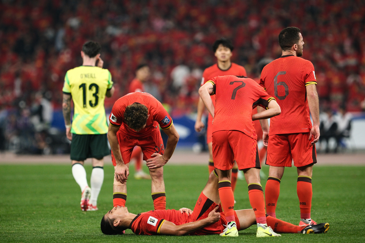 九游APP-足球比赛实况报道：赛场瞬间令人热血沸腾的简单介绍