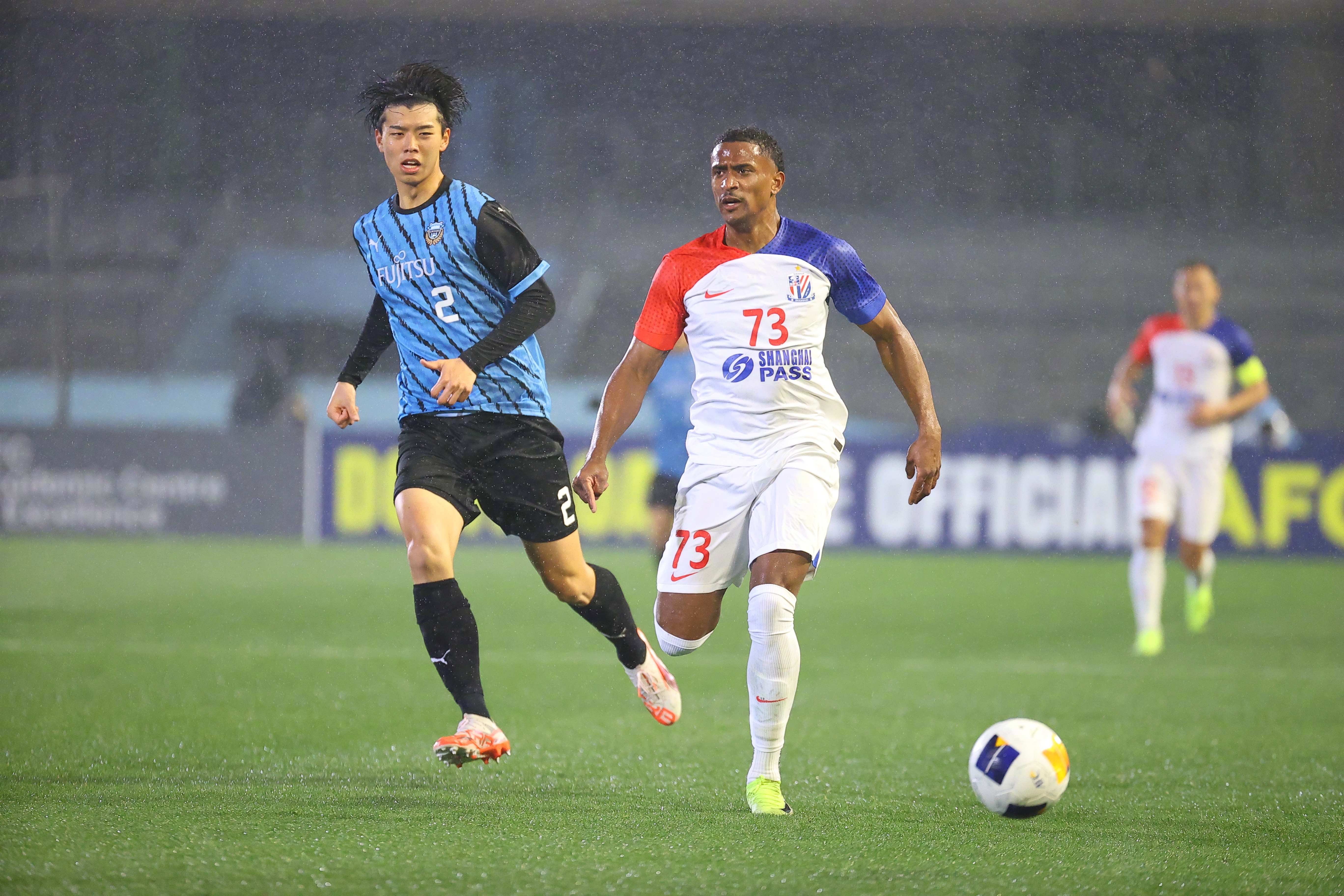 东京俱乐部在比赛中奋勇拼搏