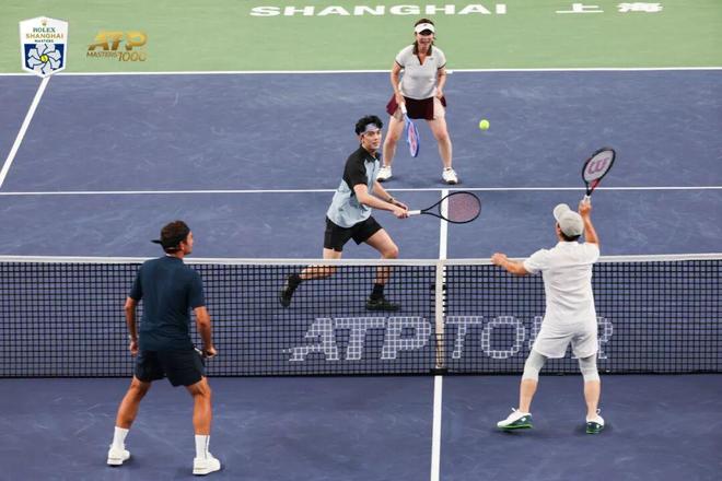 英国网球队完胜欧洲网球队,费德勒一己之力扛起全队的简单介绍 英国网球队完胜欧洲网球队,费德勒一己之力扛起全队的简单介绍