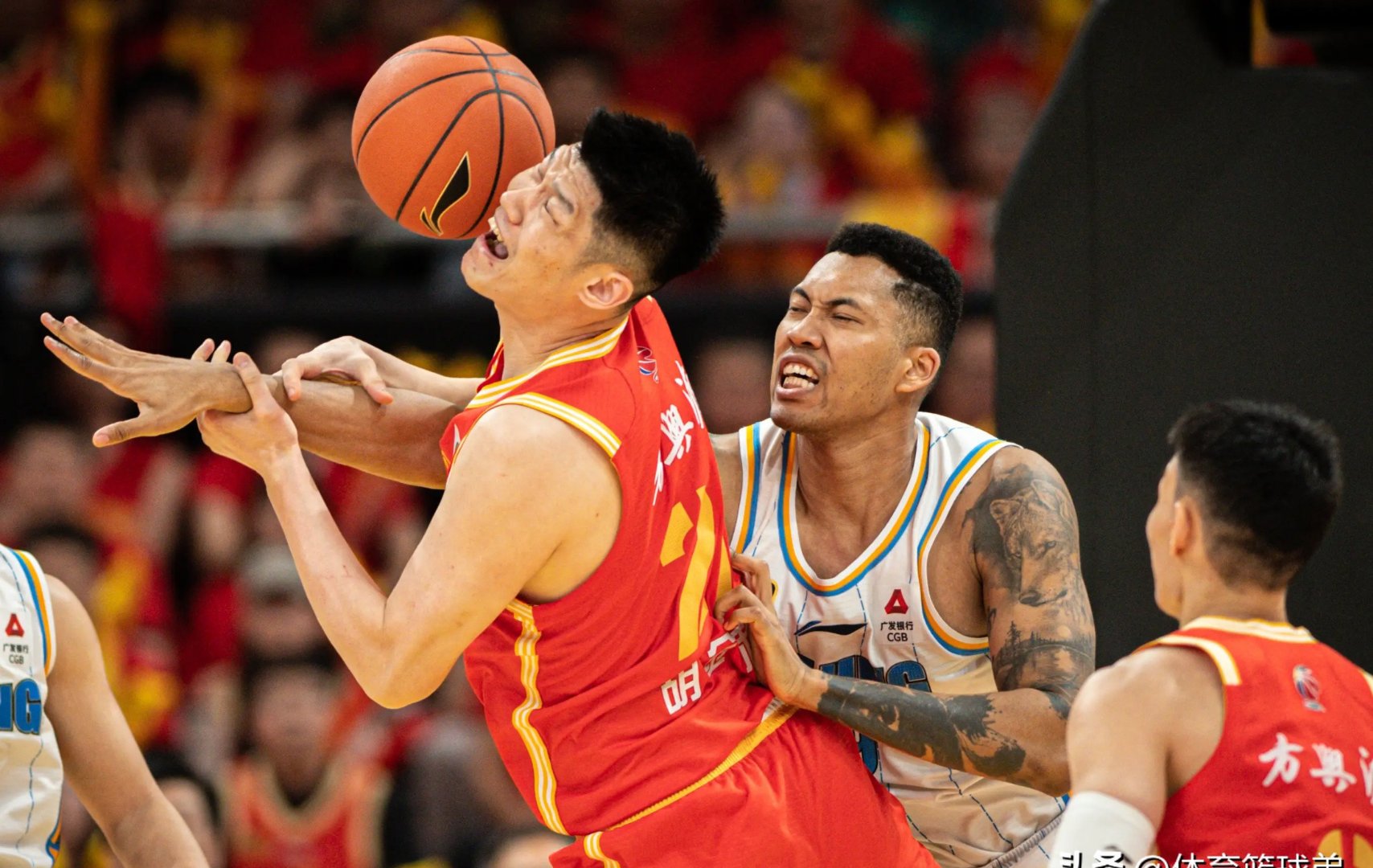 天津队横扫勇士,胡金秋扛起全队 天津队横扫勇士,胡金秋扛起全队