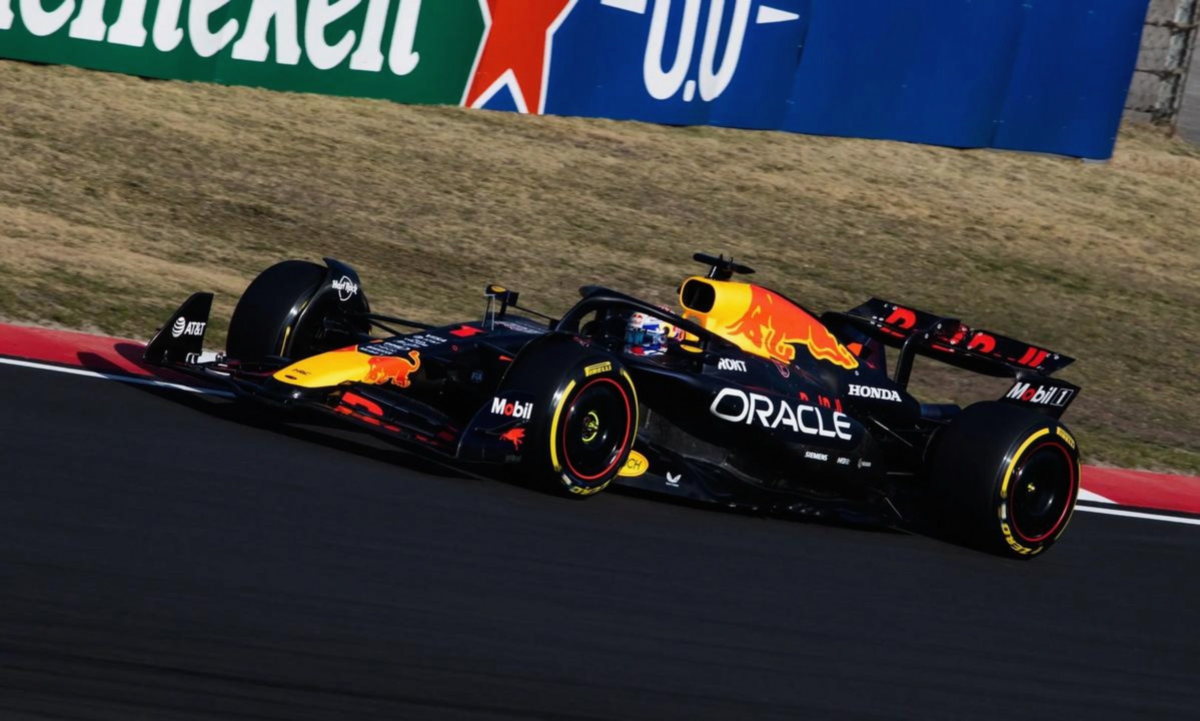 关于迈凯伦力克红牛车队，维斯塔潘带队取胜的信息