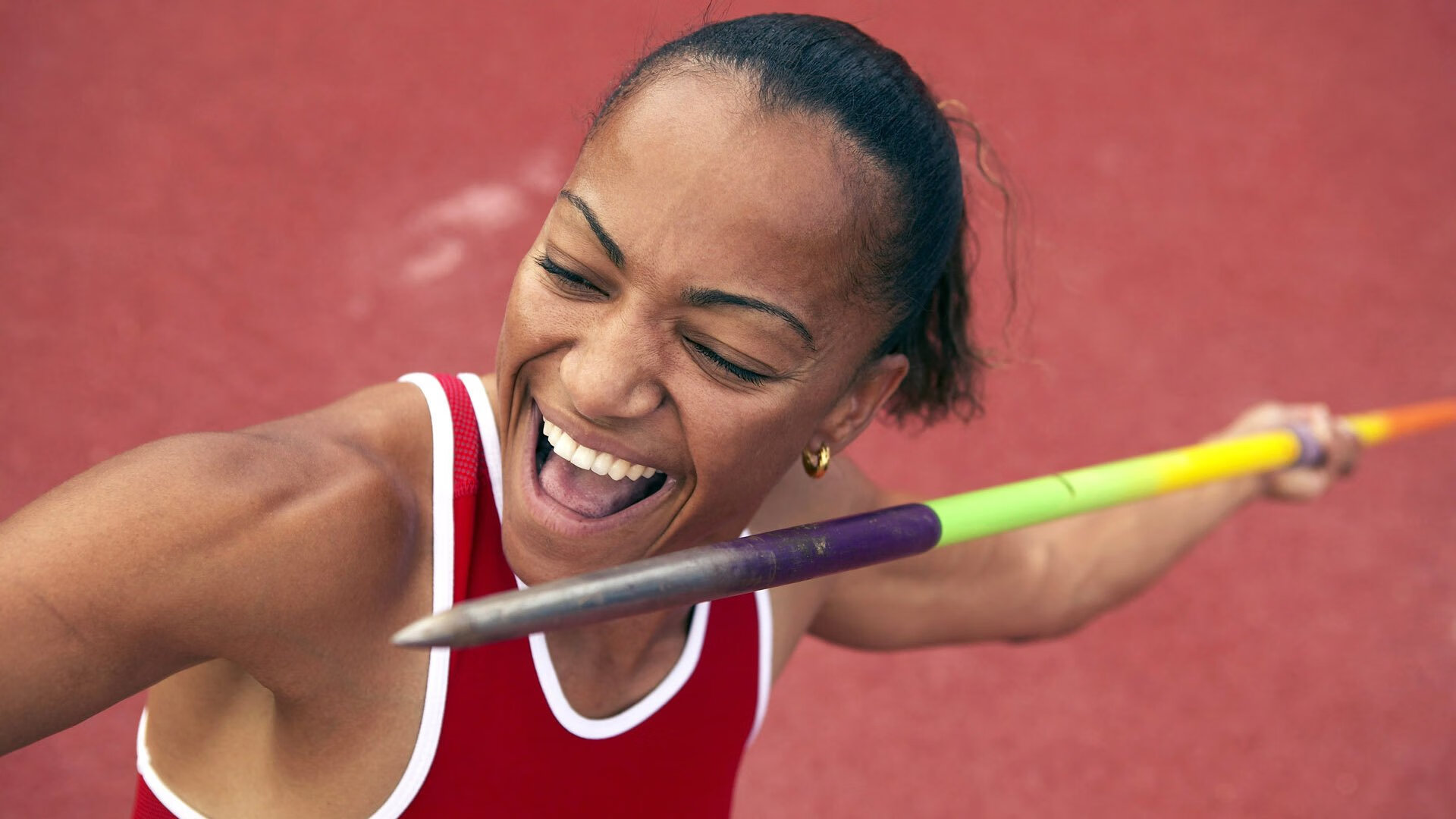 赛道与绿茵场的双重奏，F1街道赛焦点战与曼联南非大捷的启示